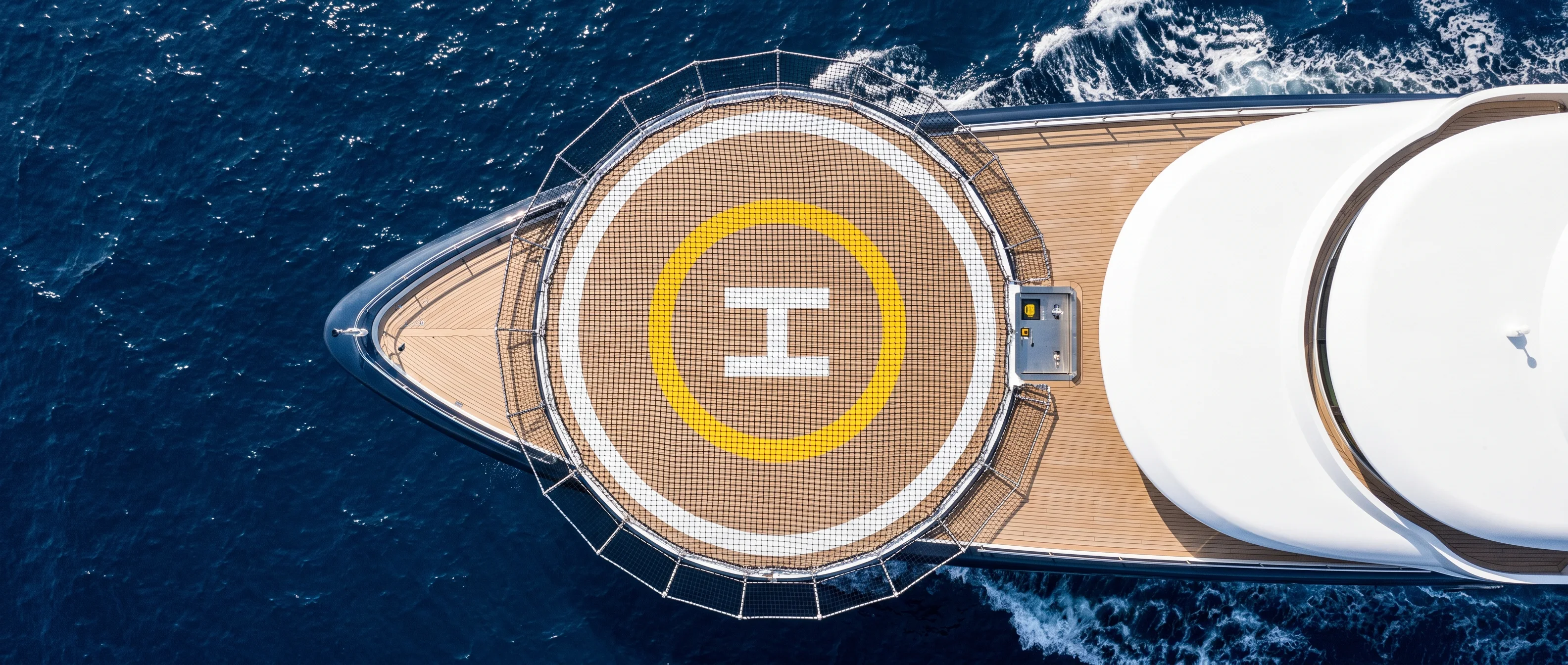Helideck. Touch-and-go, certified, with refuelling.